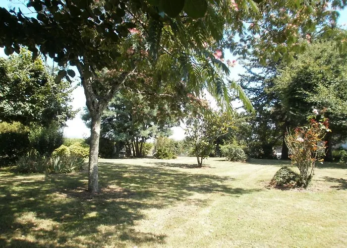 Les Glycines Saint-Pierre-de-Buzet